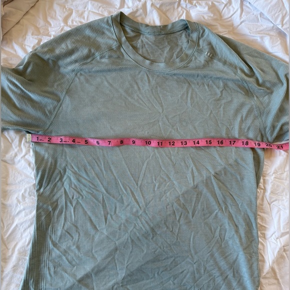 Men’s medium lulu lemon Movement is Medicine athletic T-shirt, perfect condition - Picture 2 of 6